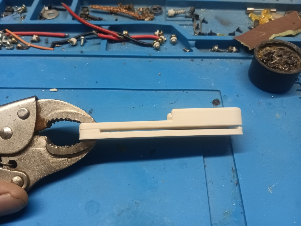 Универсальное крепление для радиостанций