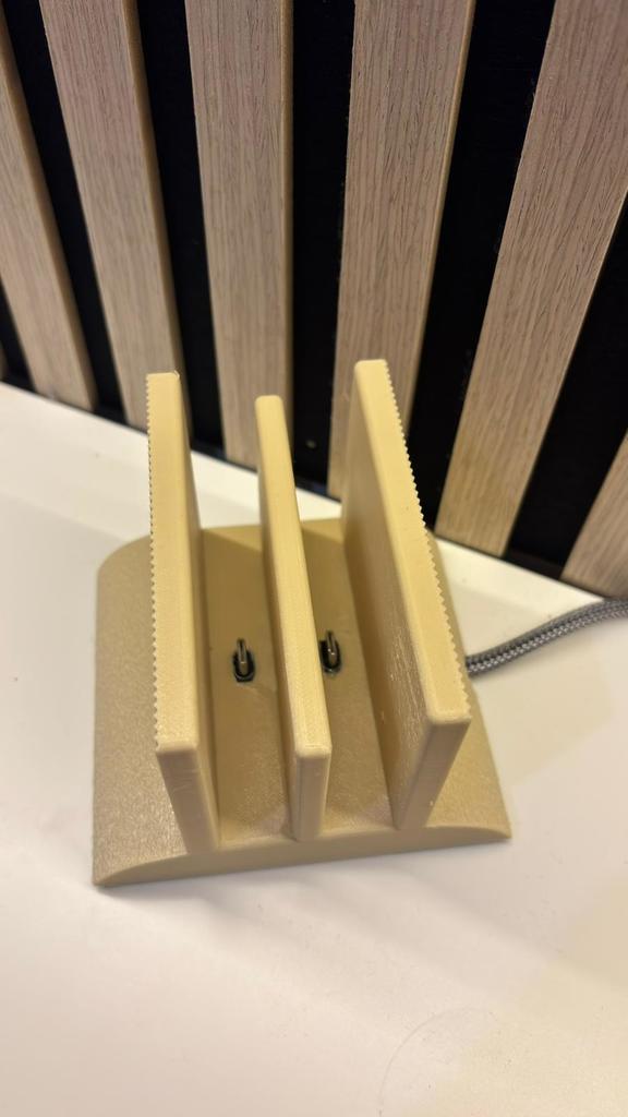 Минималистичная подставка для iPad (на 1 или 2 iPad)