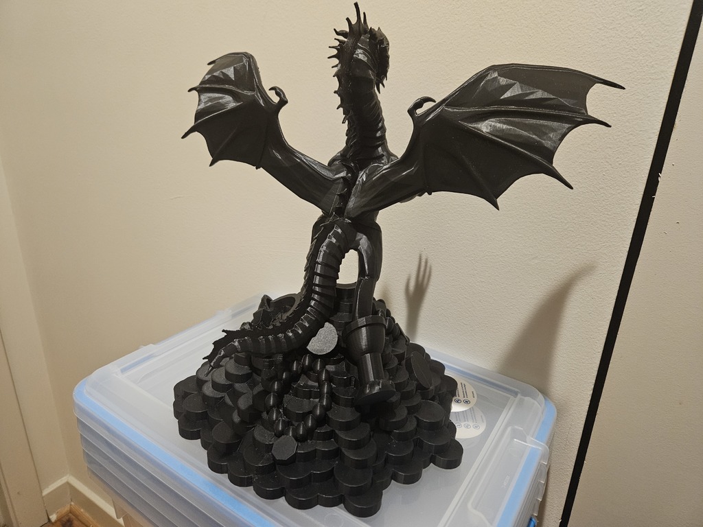 Дракон на кубиках с сокровищами