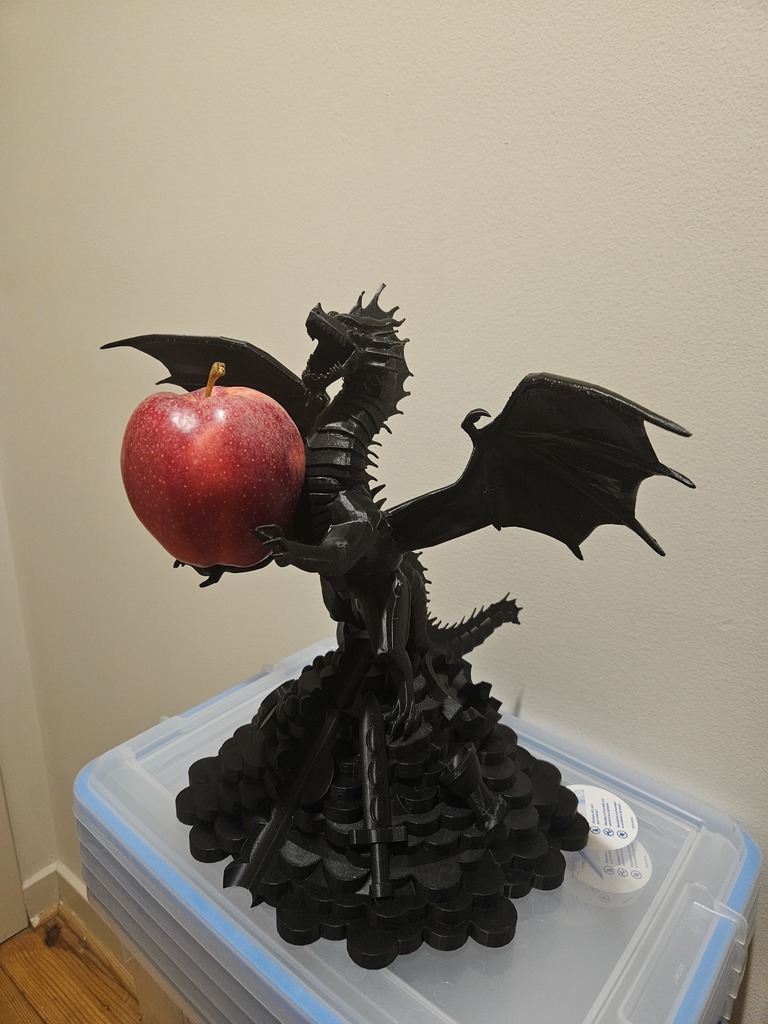 Дракон на кубиках с сокровищами