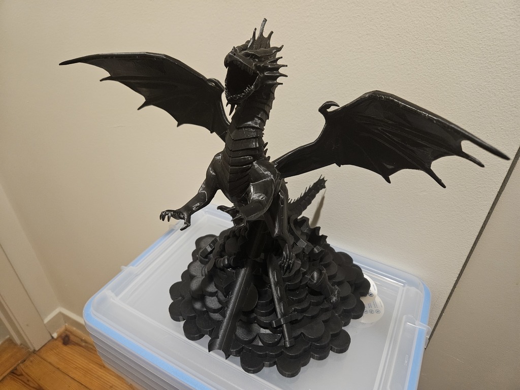 Дракон на кубиках с сокровищами