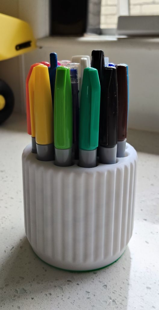 Подставка для ручек G - Разнообразные ручки