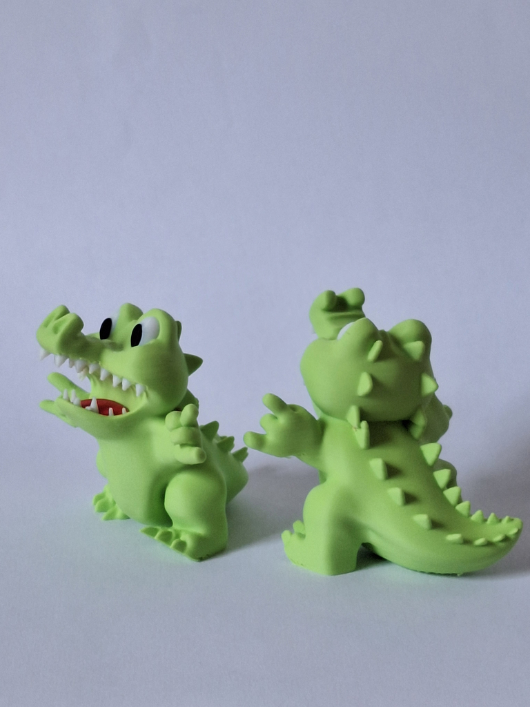 Модель крокодила в стиле рок-н-ролл