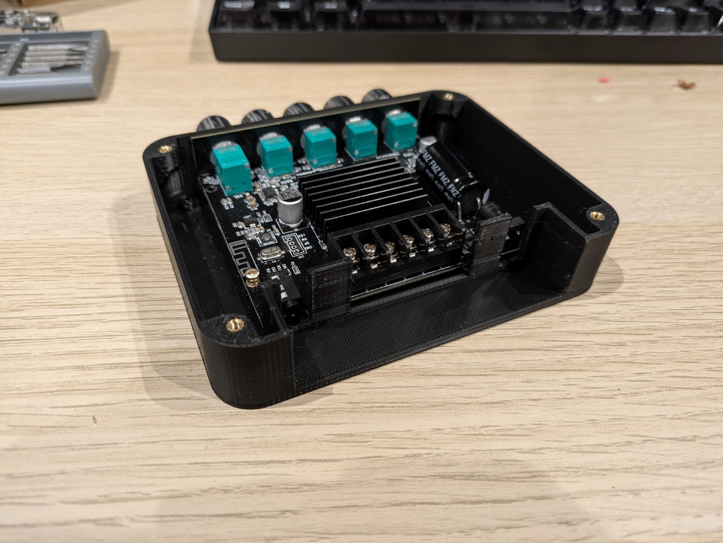 Корпус усилителя 2.1 - Модель KH-K58