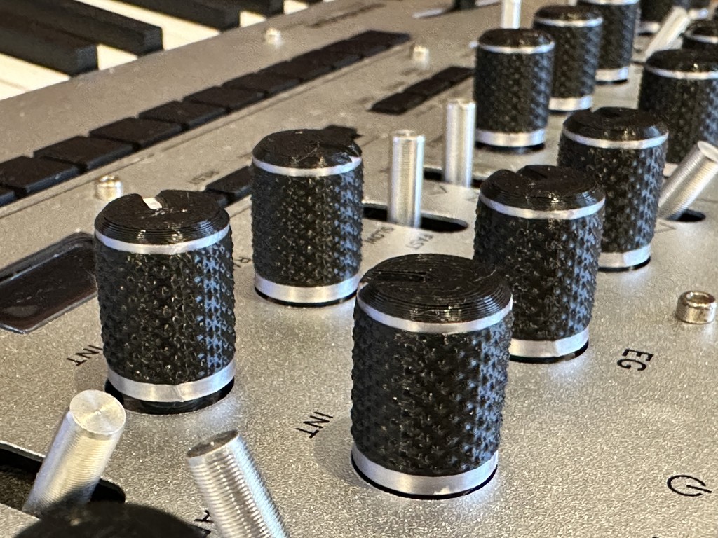 Замена ручек для синтезатора Korg Monologue