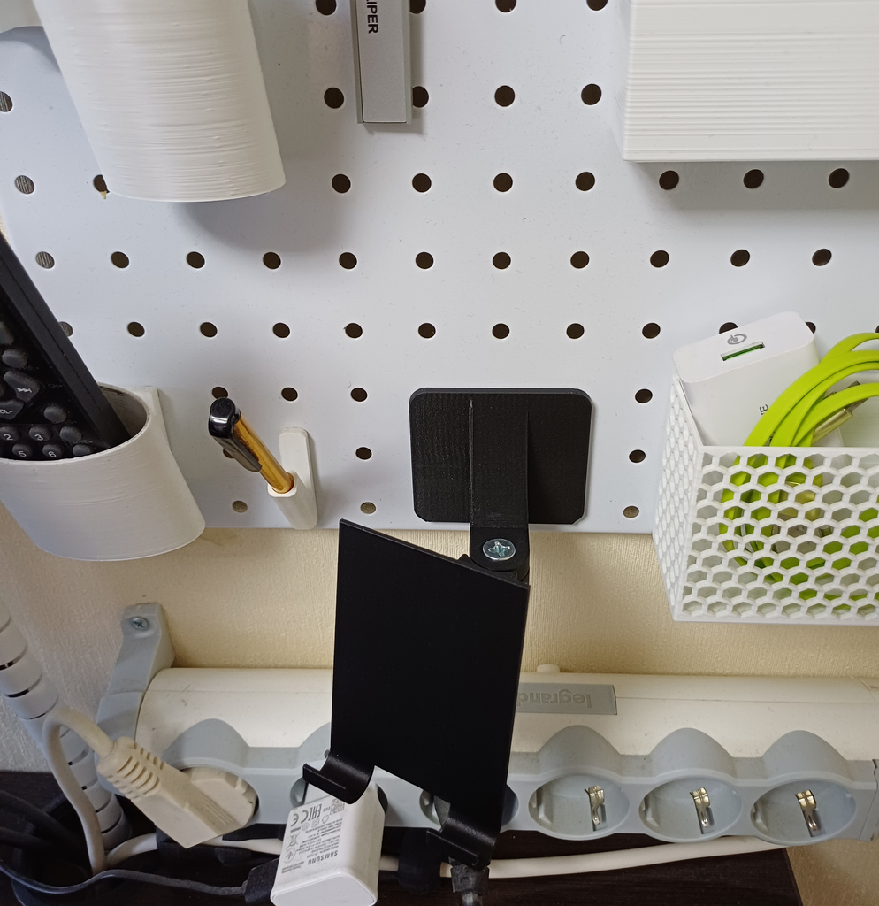 Держатель для телефона на металлическую перфорацию