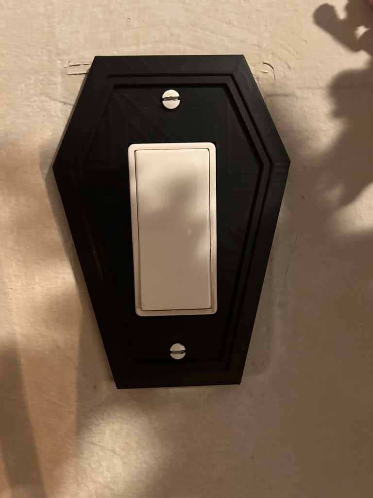 Крышка выключателя в форме гроба