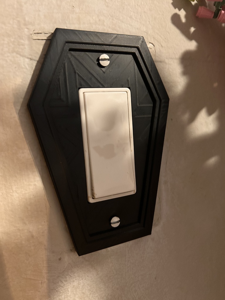 Крышка выключателя в форме гроба