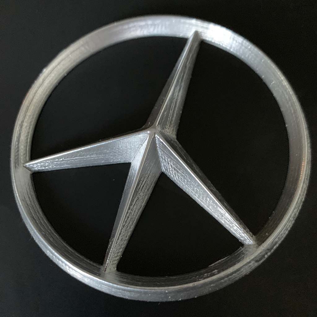 Модель 3D значка Mercedes-Benz как символ мира