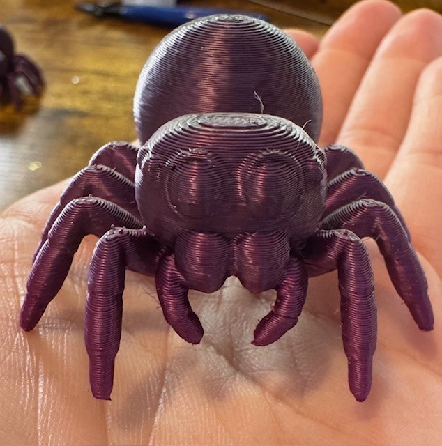 Милый игрушечный прыгающий паук