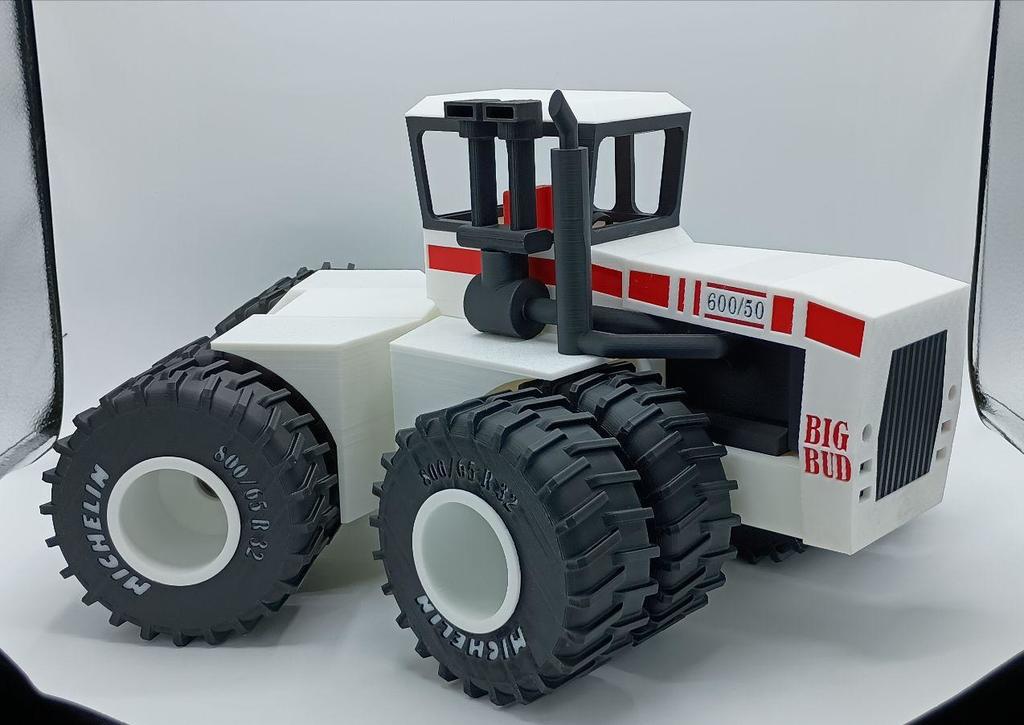 1:16 Модель трактора Big Bud 600