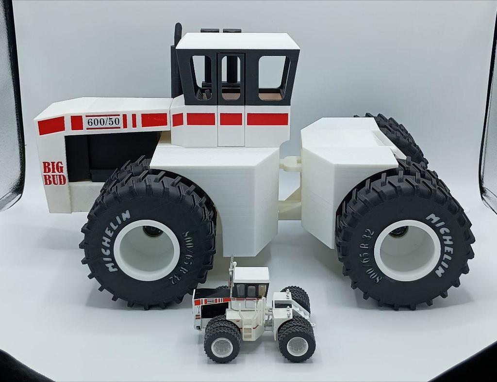 1:16 Модель трактора Big Bud 600
