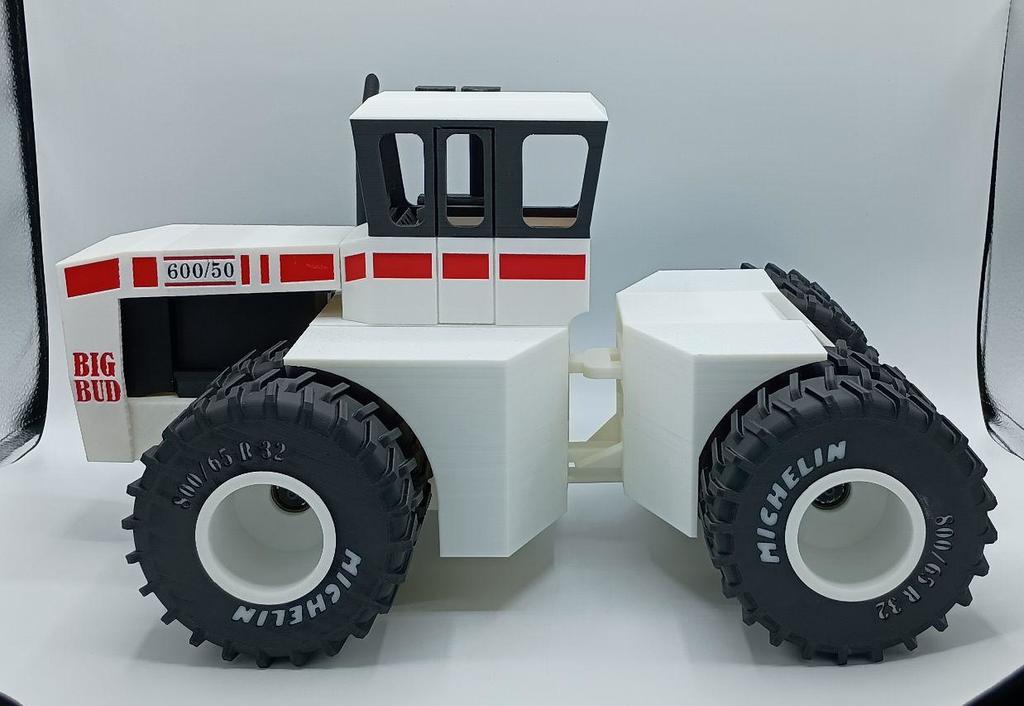 1:16 Модель трактора Big Bud 600