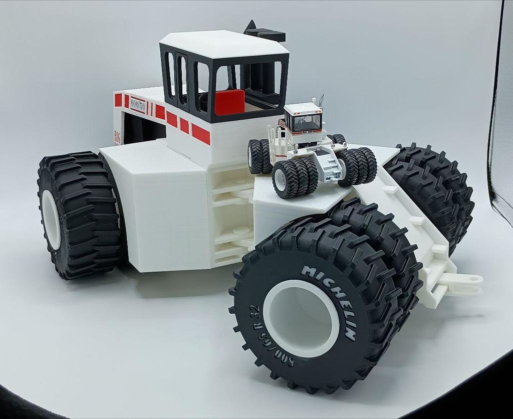 1:16 Модель трактора Big Bud 600