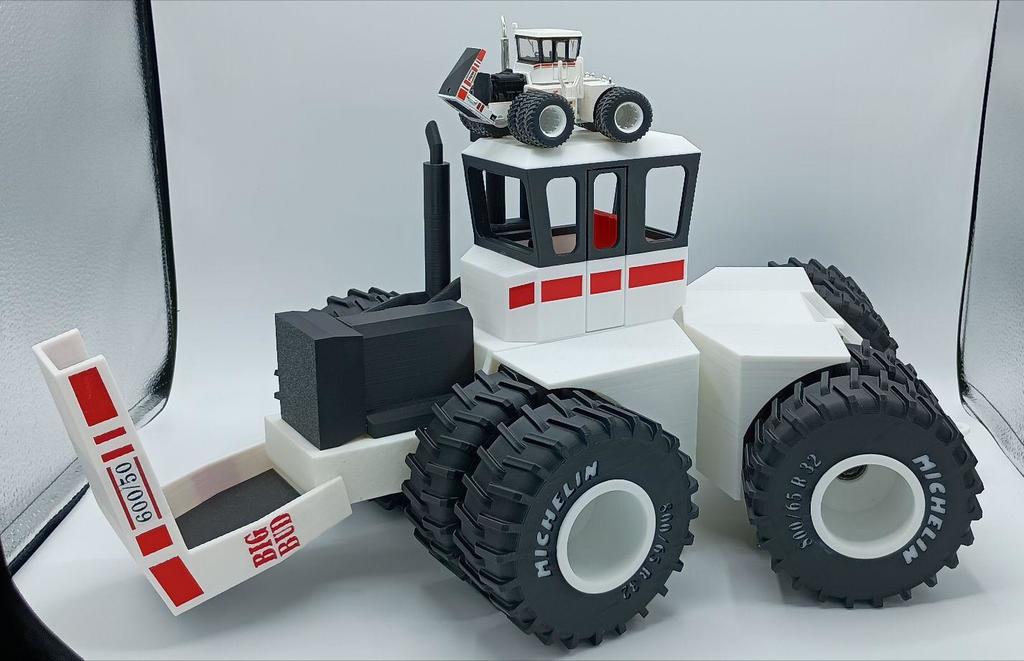 1:16 Модель трактора Big Bud 600