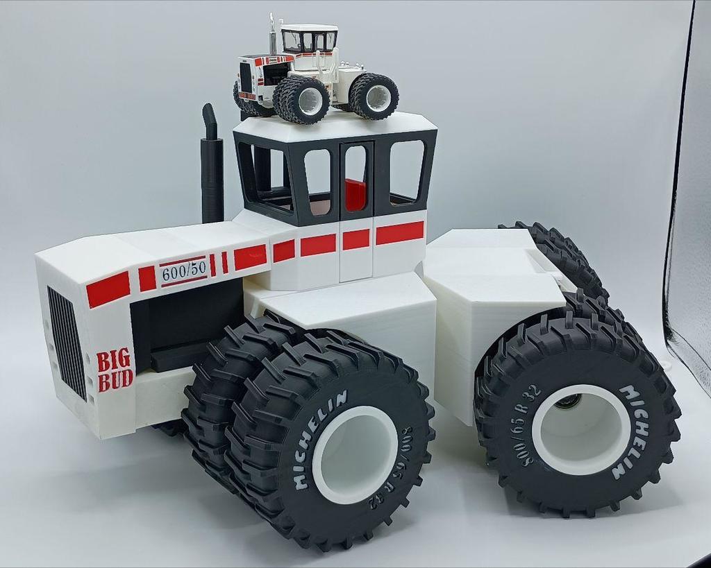 1:16 Модель трактора Big Bud 600