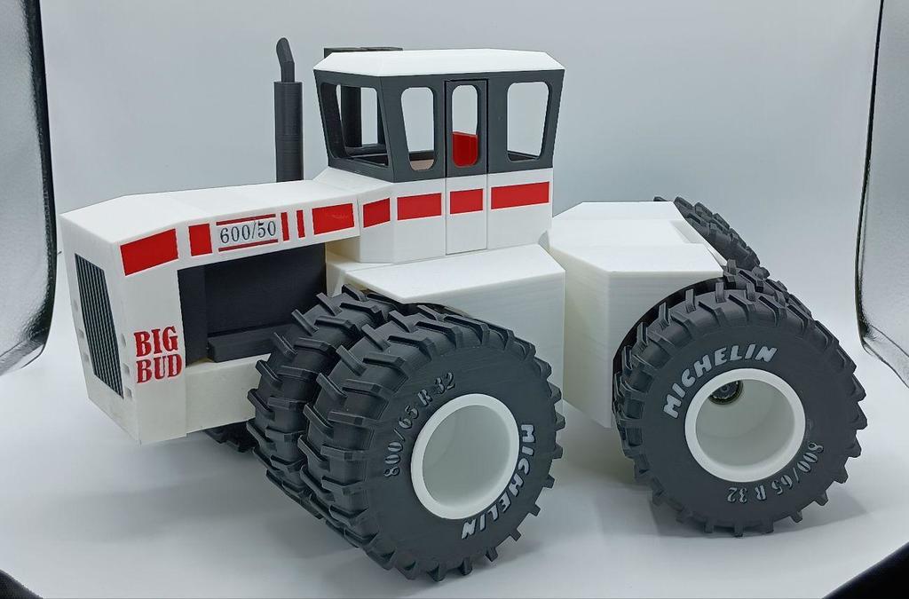 1:16 Модель трактора Big Bud 600