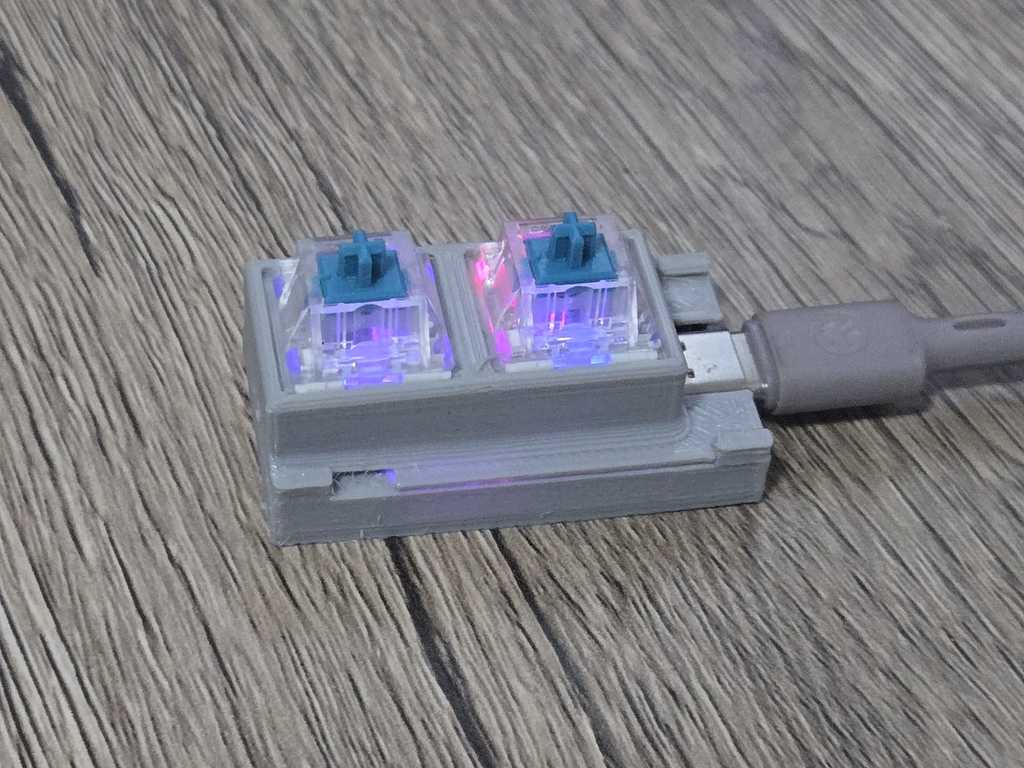 Мини-клавиатура с двумя механическими переключателями