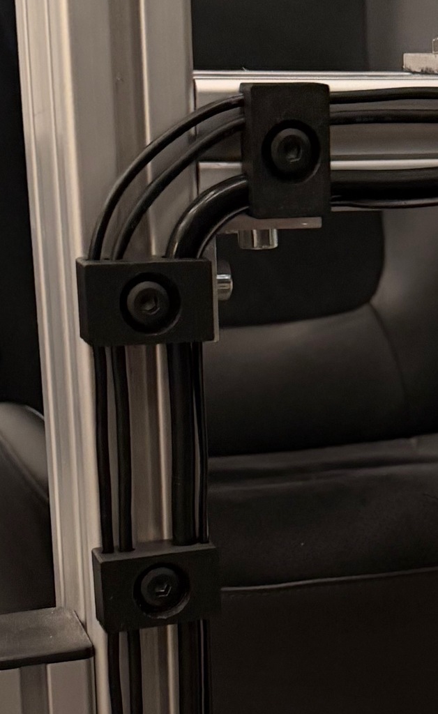 Клипса для кабеля Fanatec DD Extreme