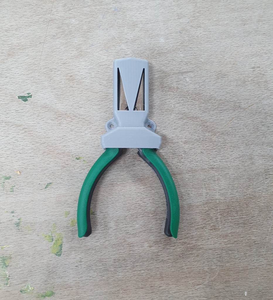 Крепление для плоскогубцев на стену