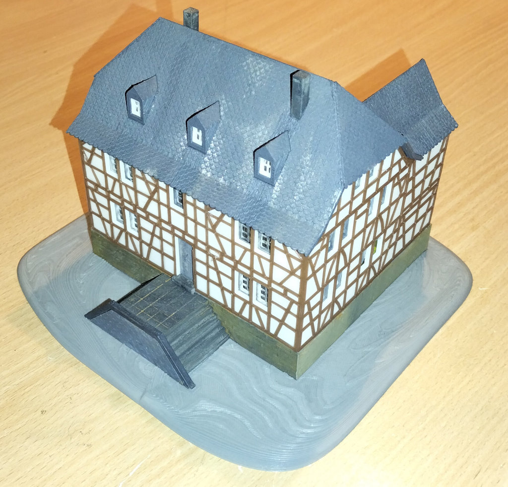 Модель старой школы 'Ahl Schull' в Heddesdorf (H0 1:87)