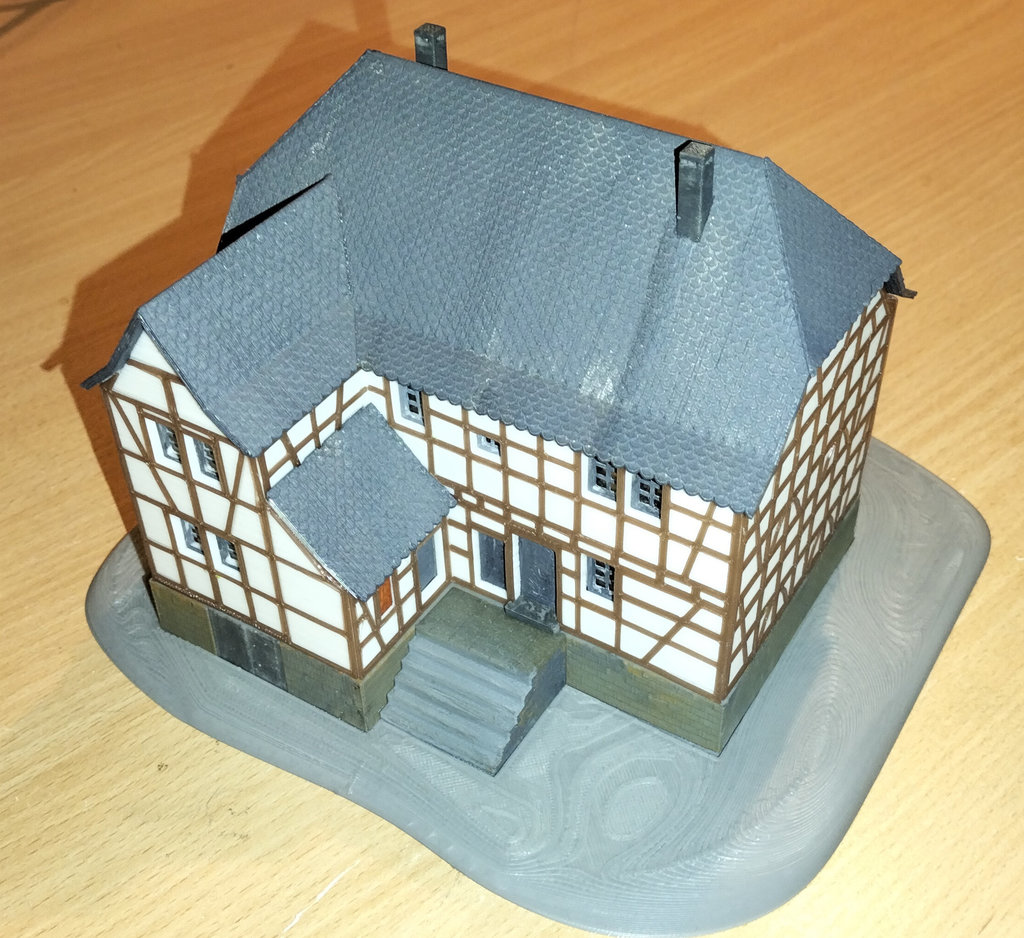 Модель старой школы 'Ahl Schull' в Heddesdorf (H0 1:87)