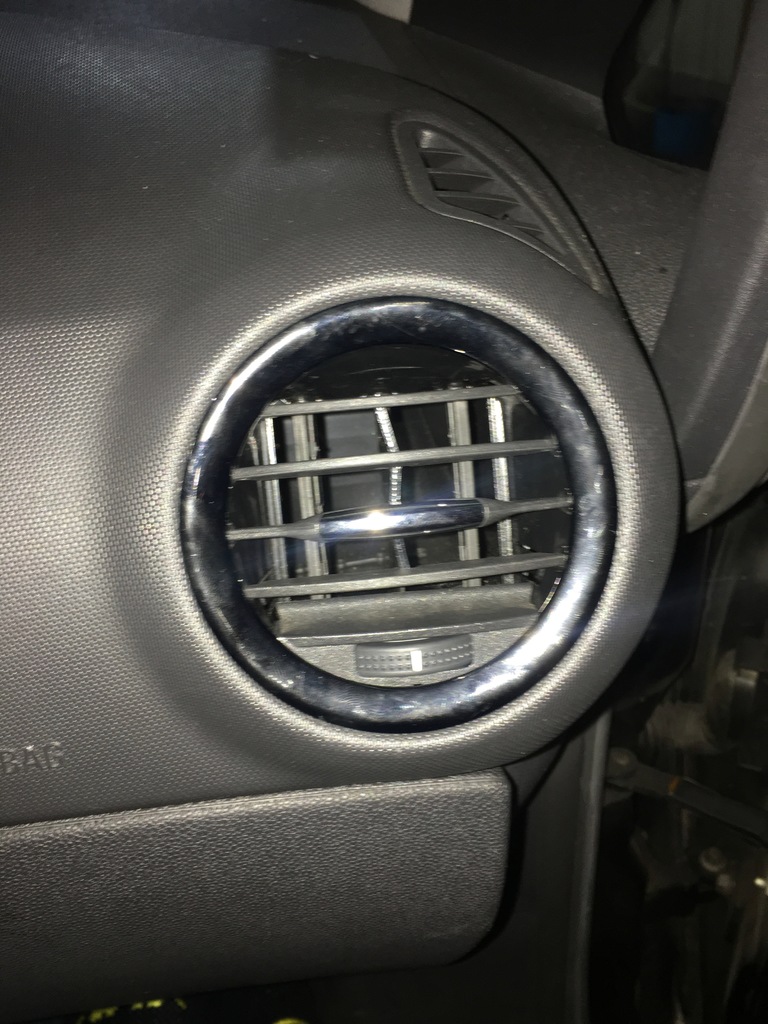 Быстрый способ починить сломанный решетку вентилятора на Opel Corsa 2008