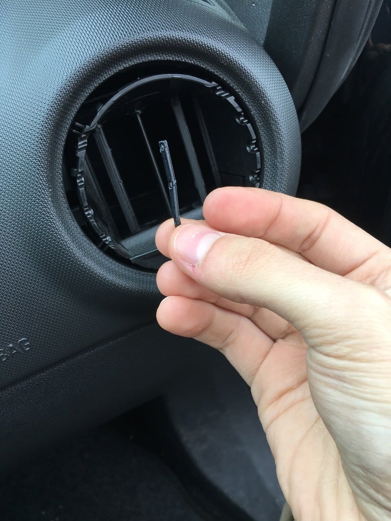 Быстрый способ починить сломанный решетку вентилятора на Opel Corsa 2008