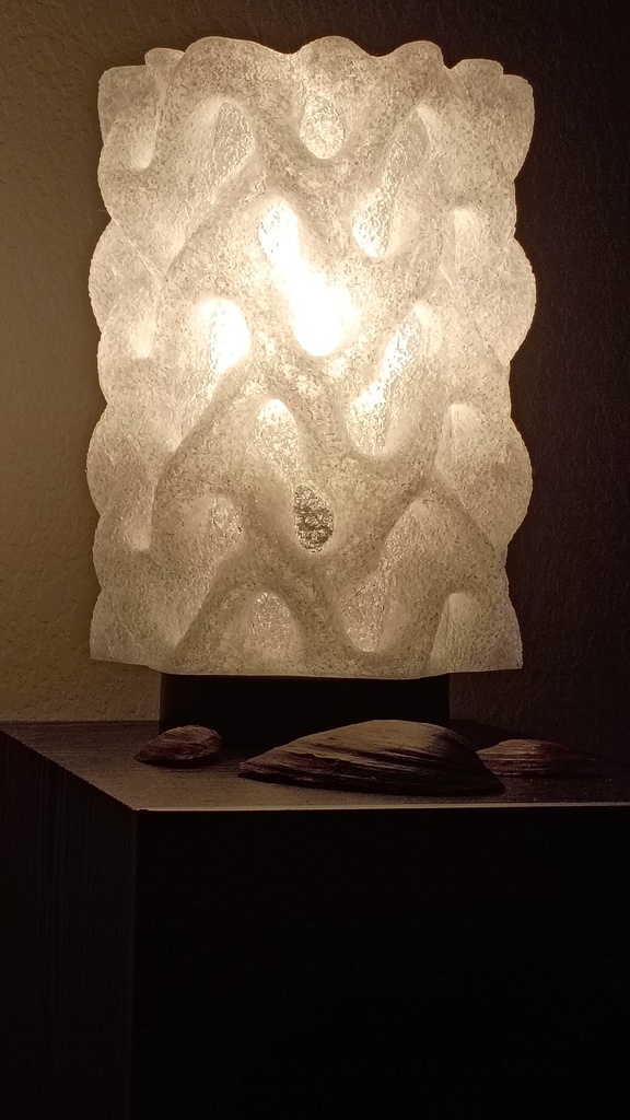 Абажур из плетеной травы