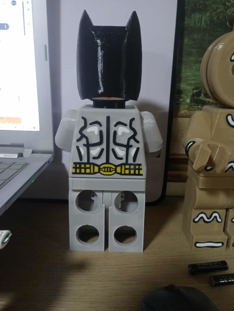 Гигантская минифигура Бэтмена