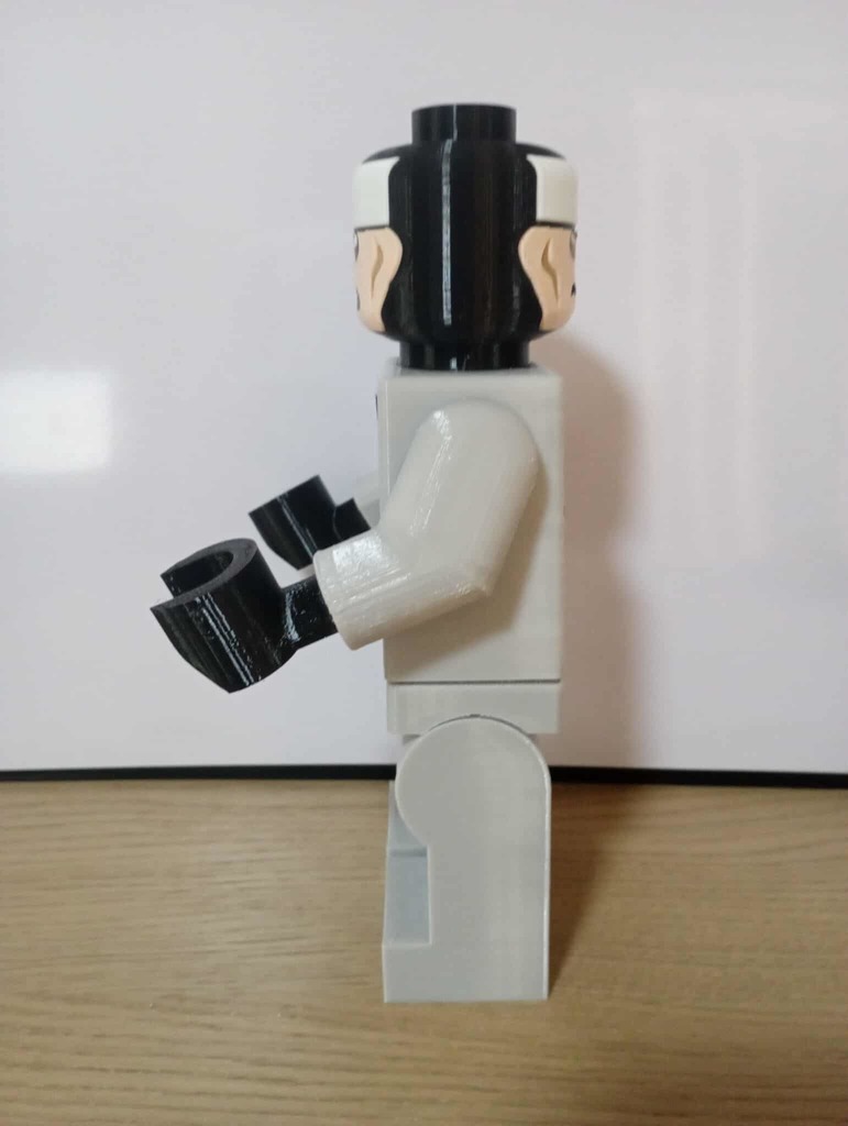 Гигантская минифигура Бэтмена