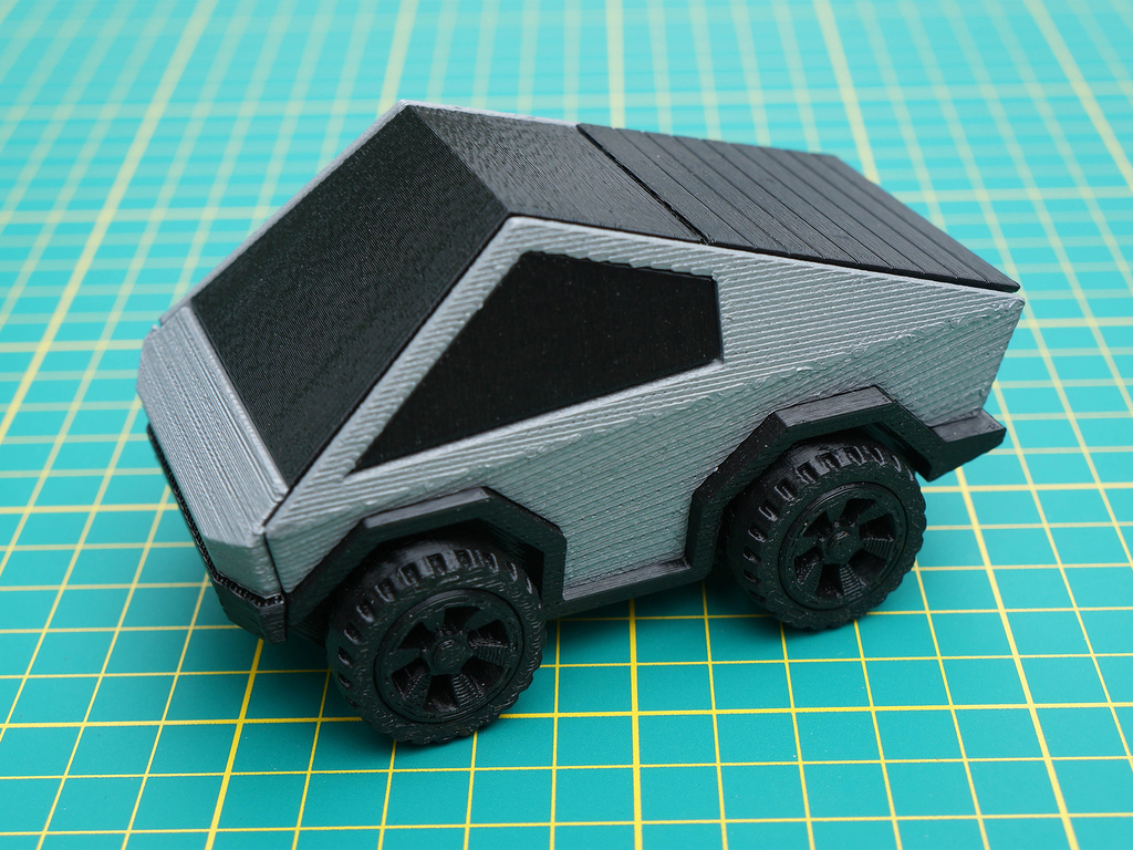 Модель Tesla Cybertruck с подвижными частями