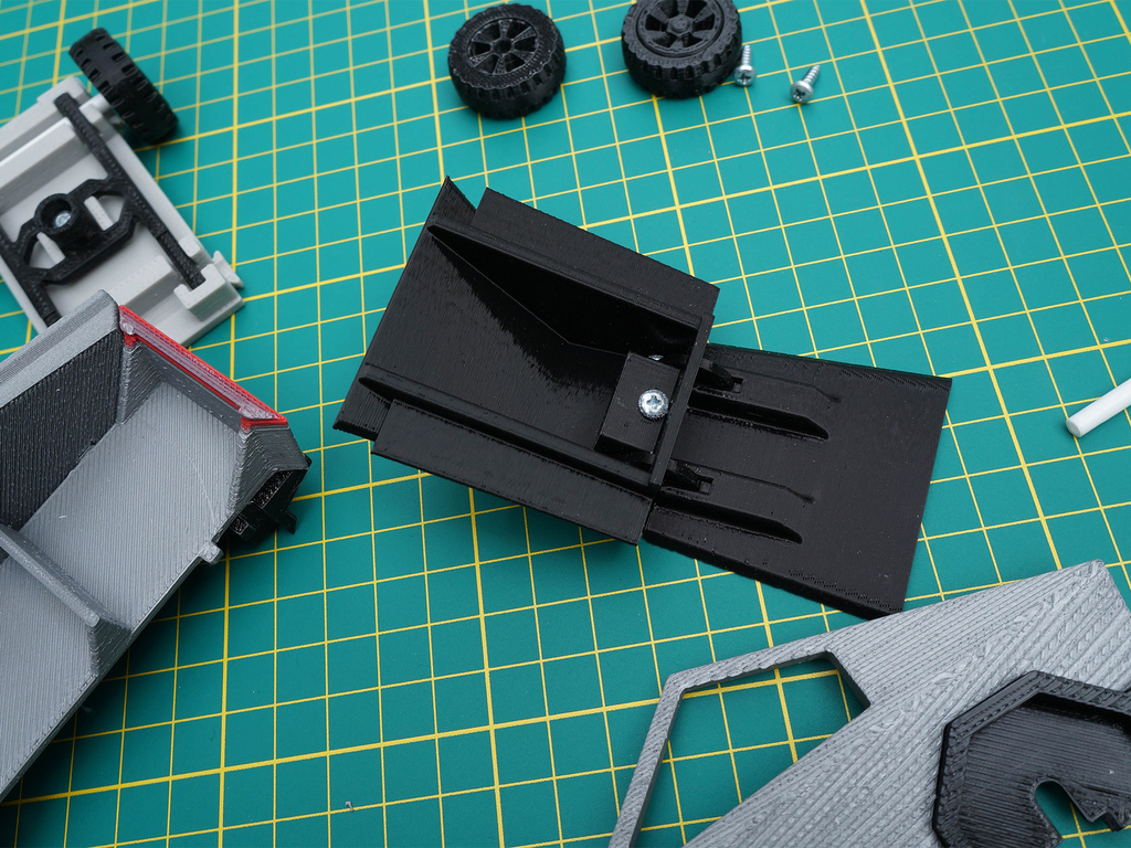 Модель Tesla Cybertruck с подвижными частями