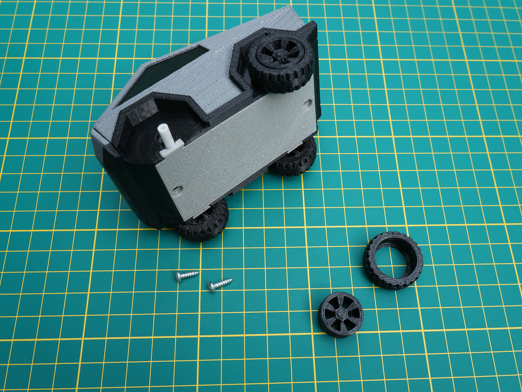 Модель Tesla Cybertruck с подвижными частями