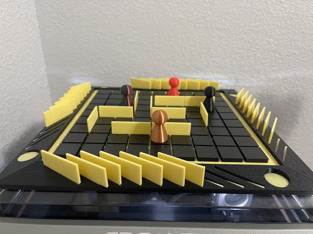 Модель настольной игры Quoridor