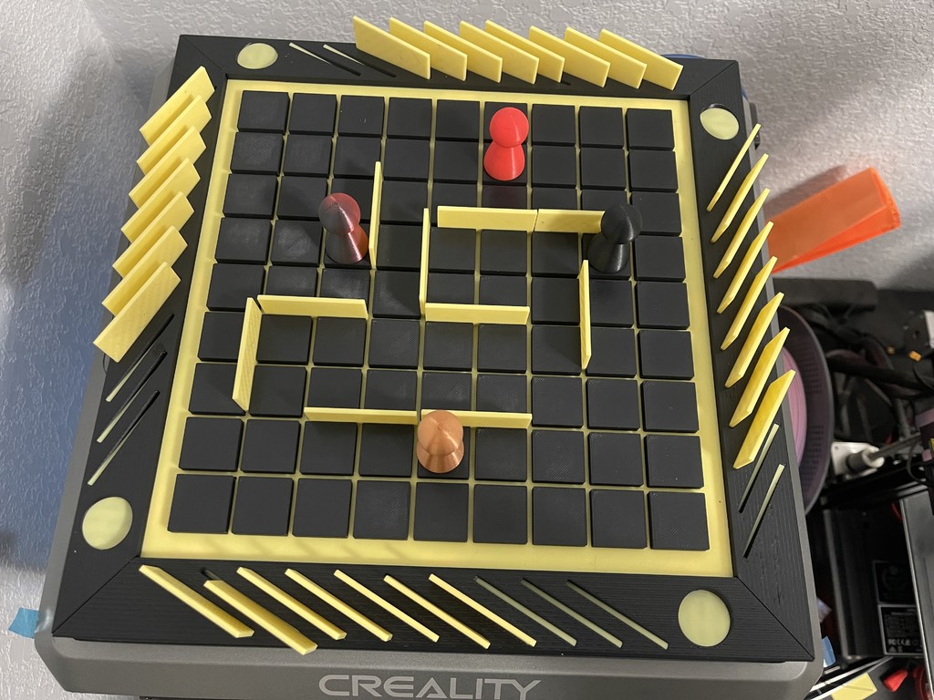 Модель настольной игры Quoridor