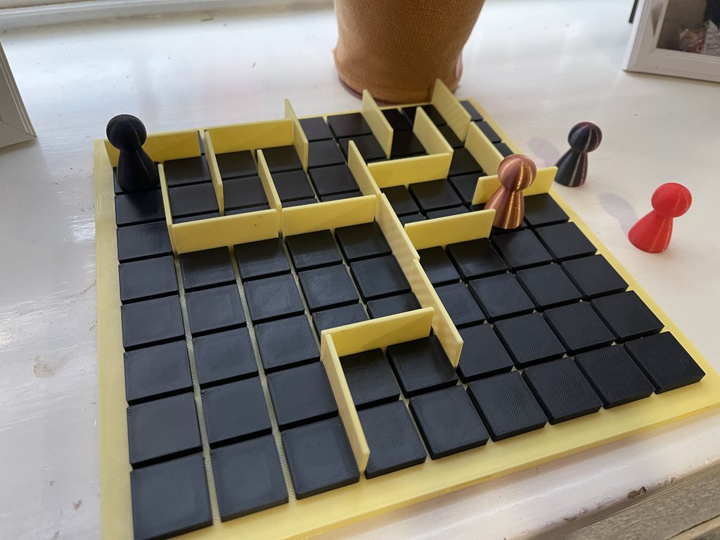 Модель настольной игры Quoridor