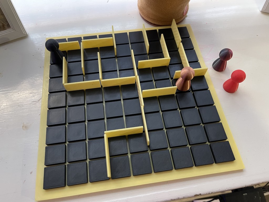 Модель настольной игры Quoridor