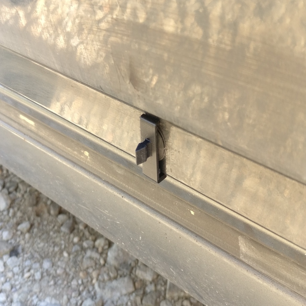 Зажим панели двери Mercedes Benz C124