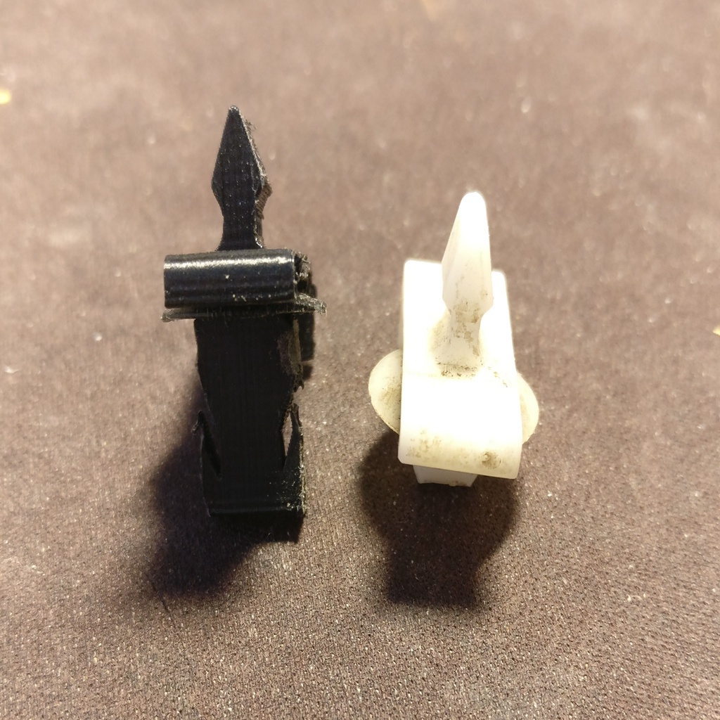 Зажим панели двери Mercedes Benz C124