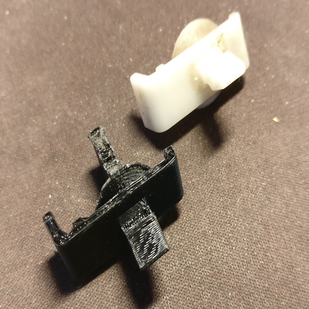 Зажим панели двери Mercedes Benz C124