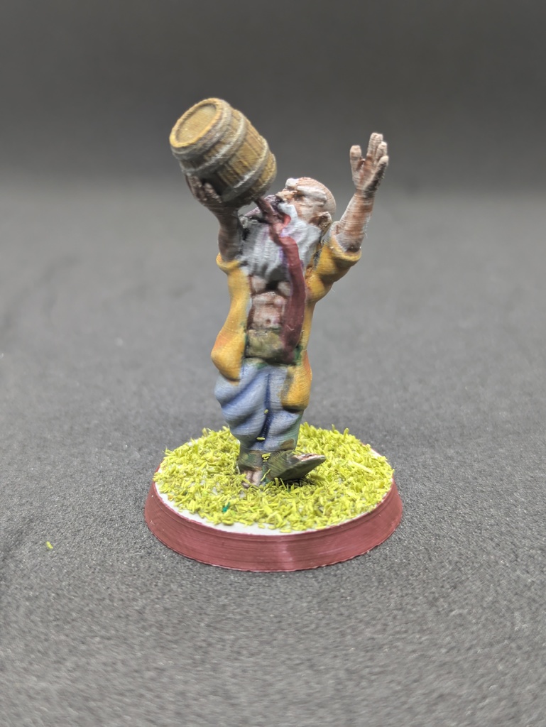 Гном-монах пьющий из бочки