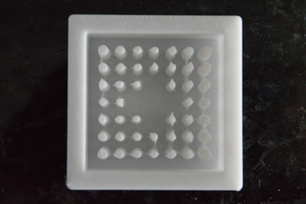 Открывалка для блистеров с таблетками