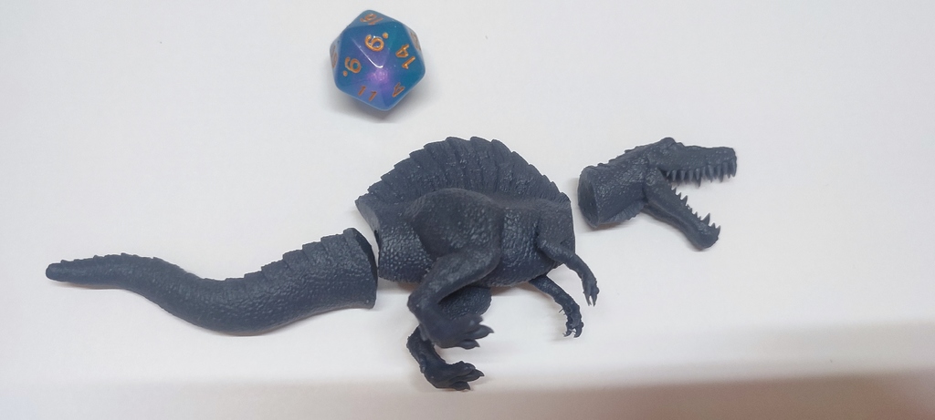 Миниатюра Спинозавра для настольных игр