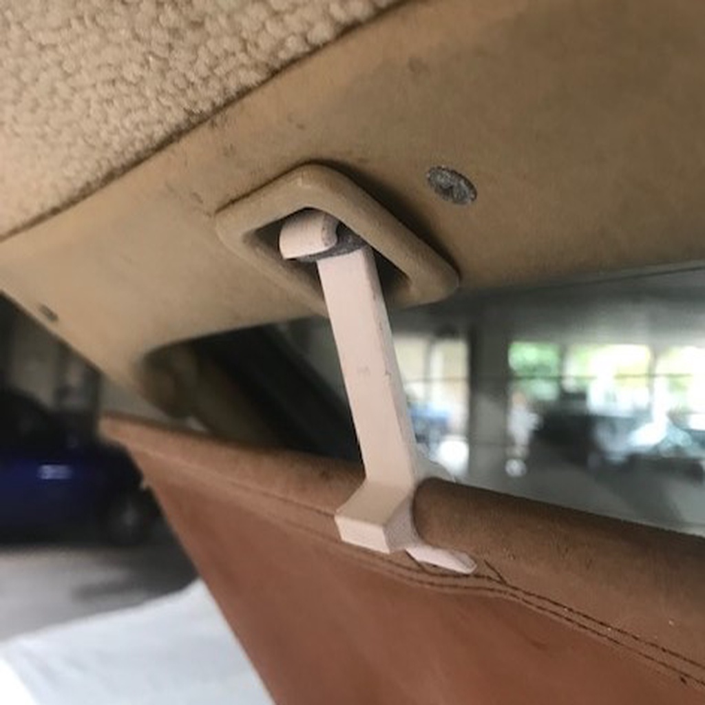 Запасной зажим для багажника Mercedes W123 300 TD/TE