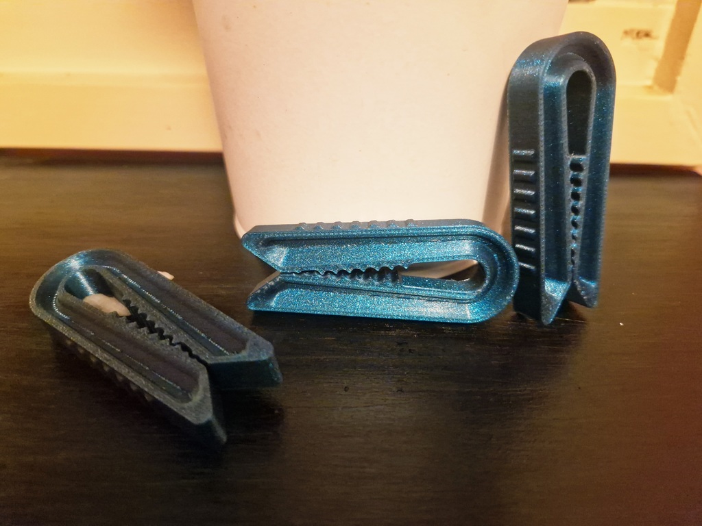 Универсальный зажим для пакетов