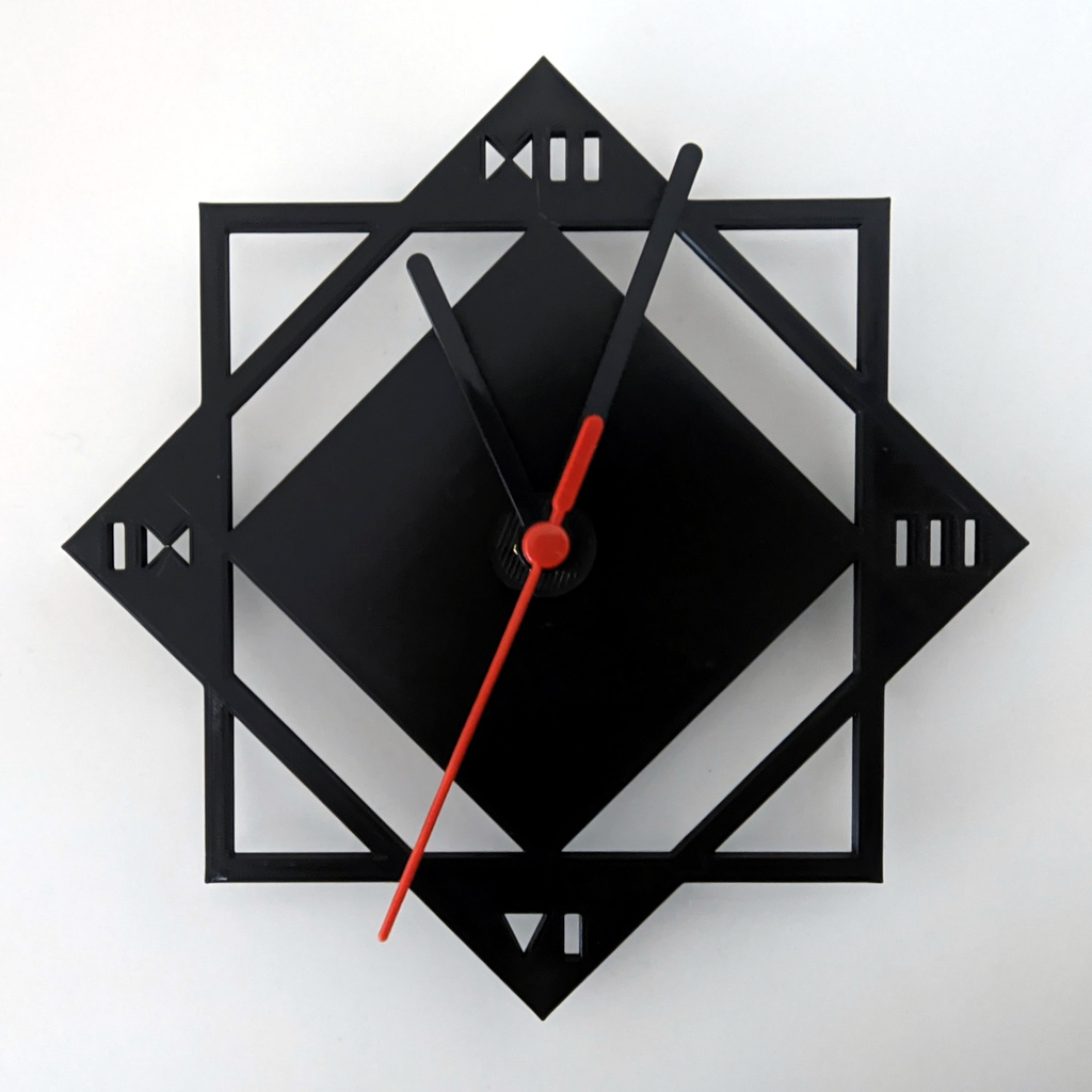 Настенные часы с римскими цифрами