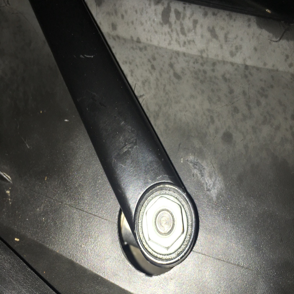 Запасная крышка для гайки, крепящей рычаг дворника на Mercedes SLK230 (R170 с 2003 года)