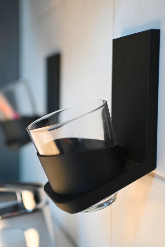 Держатель для зубных щеток на стену