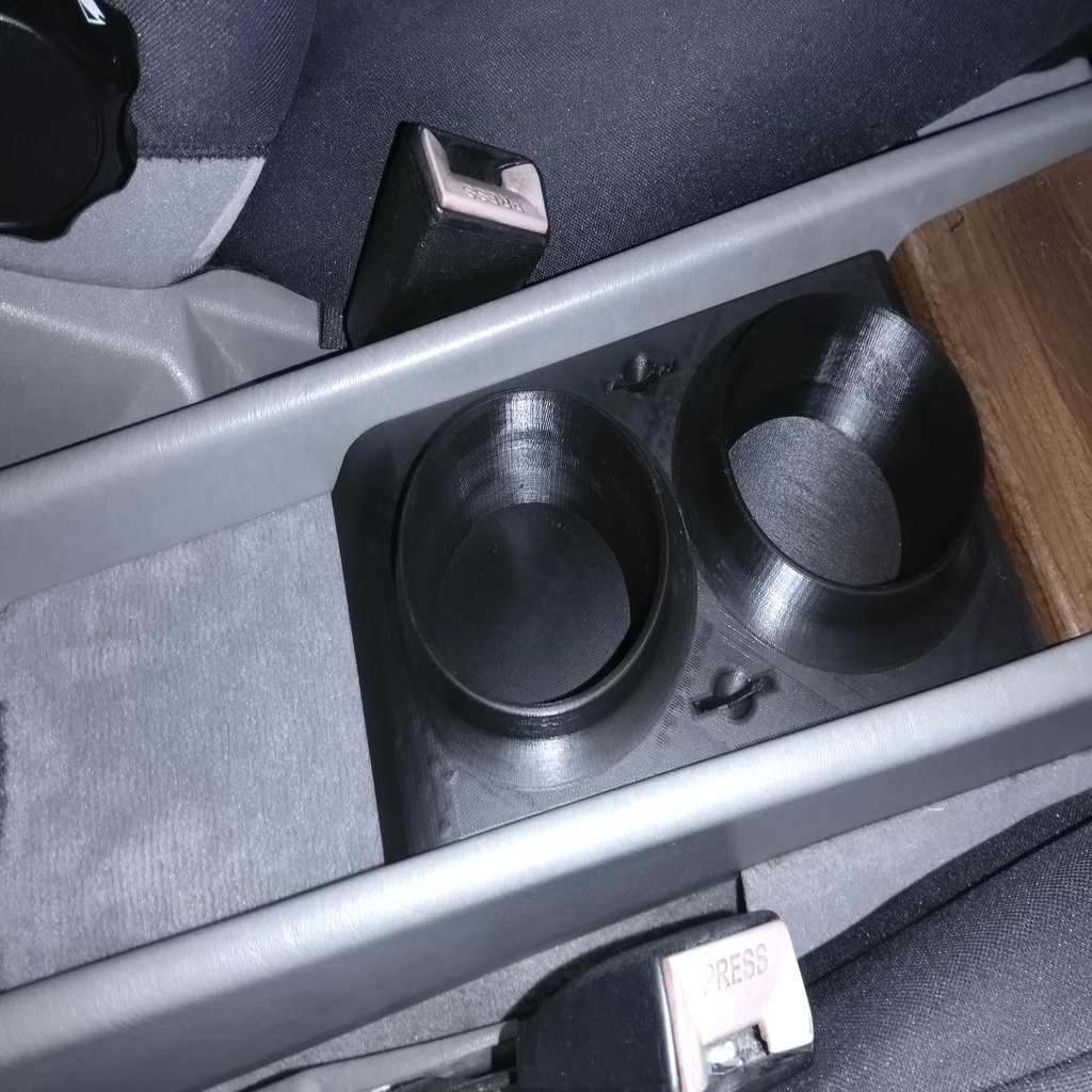 Держатель для чашек с приемником монет